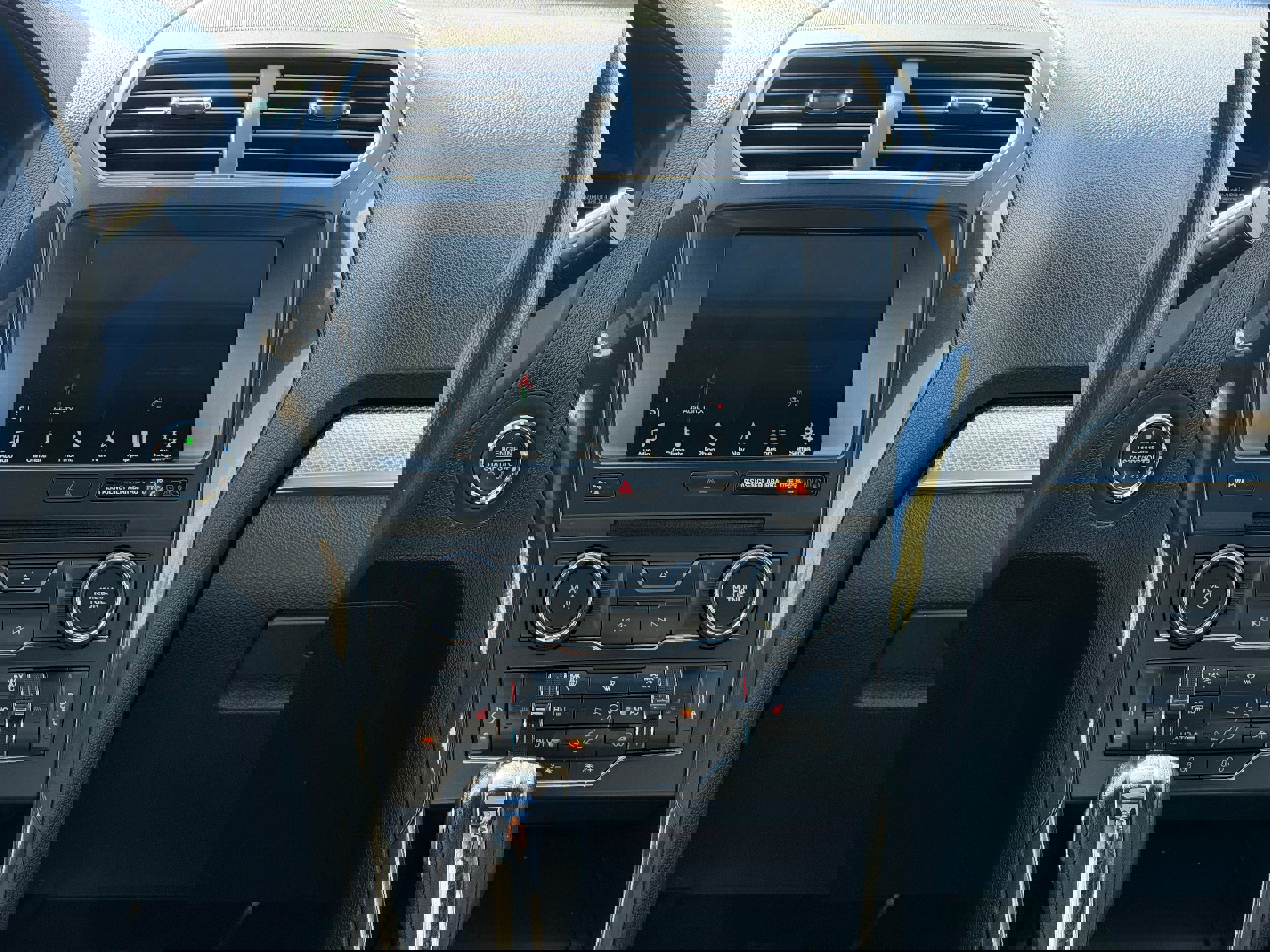 Used 2018 Ford Explorer XLT w/ Equipment Group 202A AWD/4WD image 16