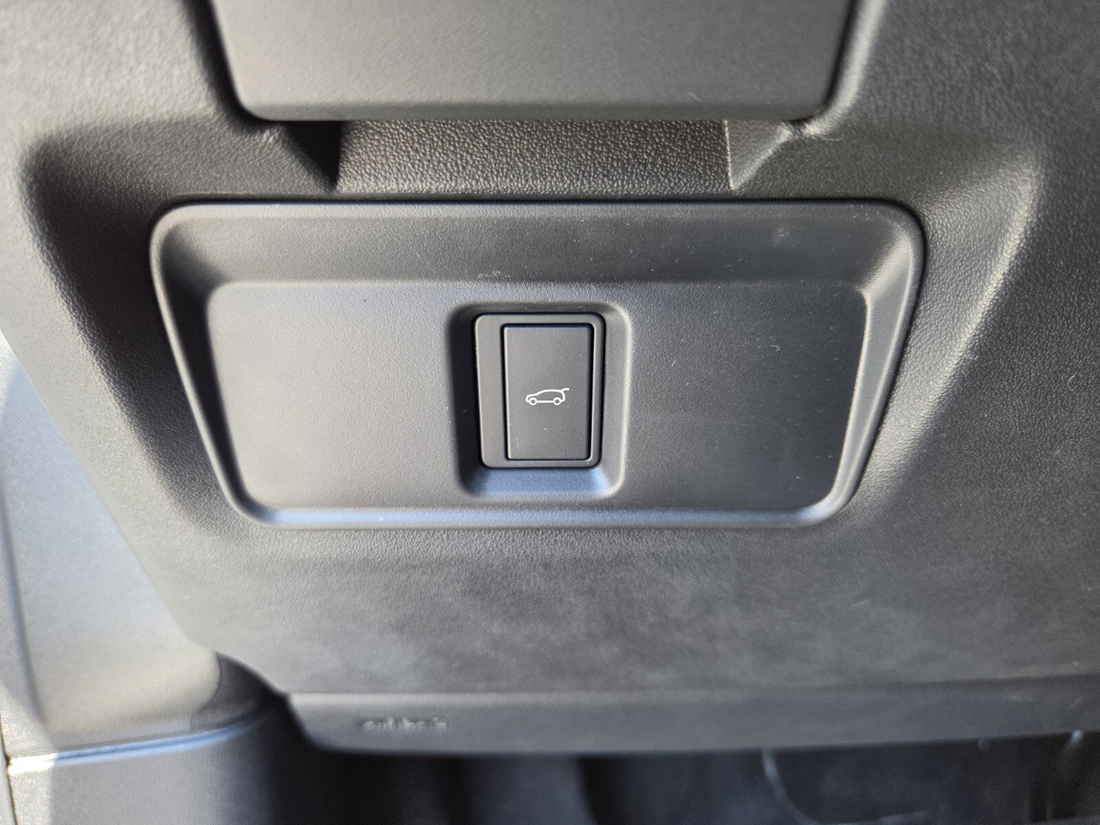 New 2025 Land Rover Discovery Sport S AWD/4WD image 16