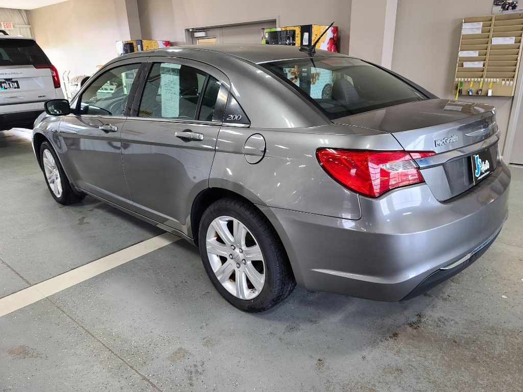 Used 2013 Chrysler 200 Touring image 7