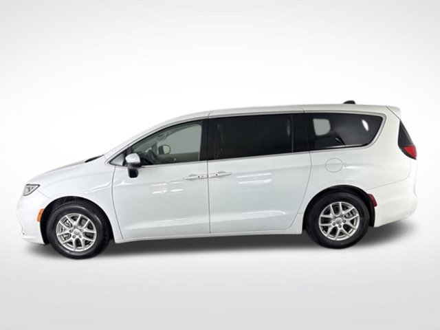 Used 2023 Chrysler Pacifica Touring-L FWD image 10