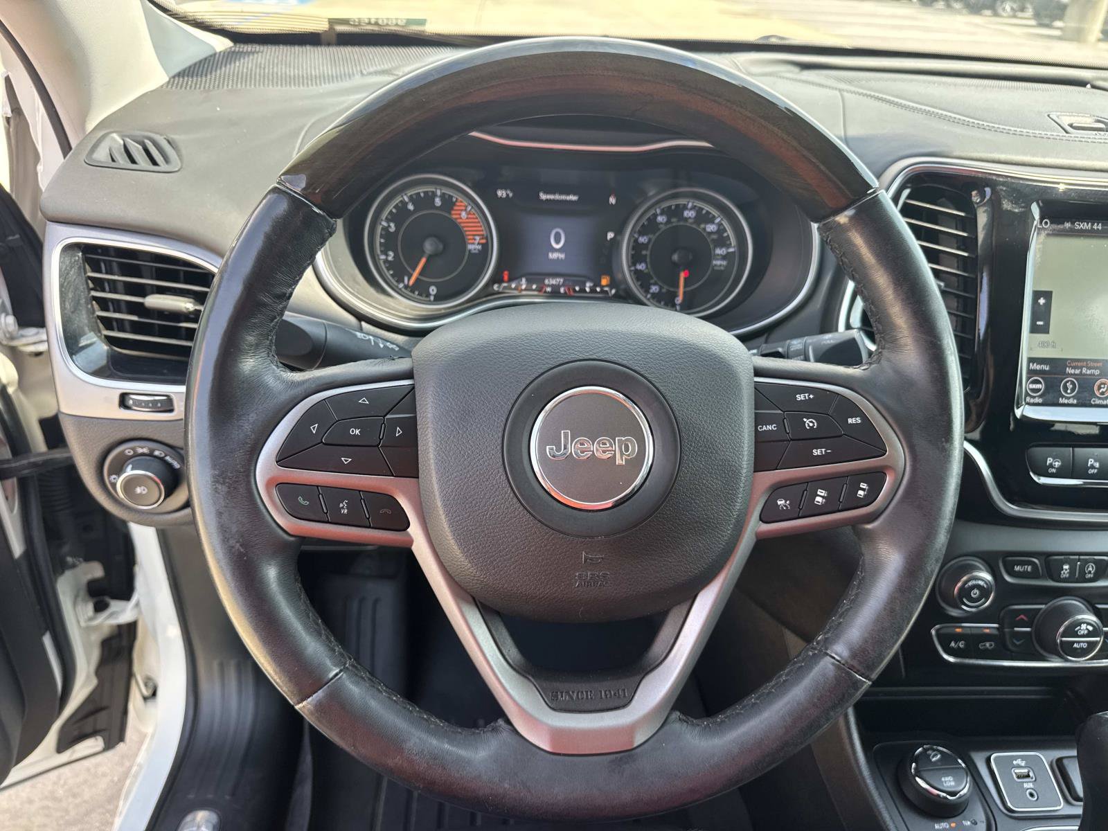 Used 2019 Jeep Cherokee Overland w/ Technology Group AWD/4WD image 22