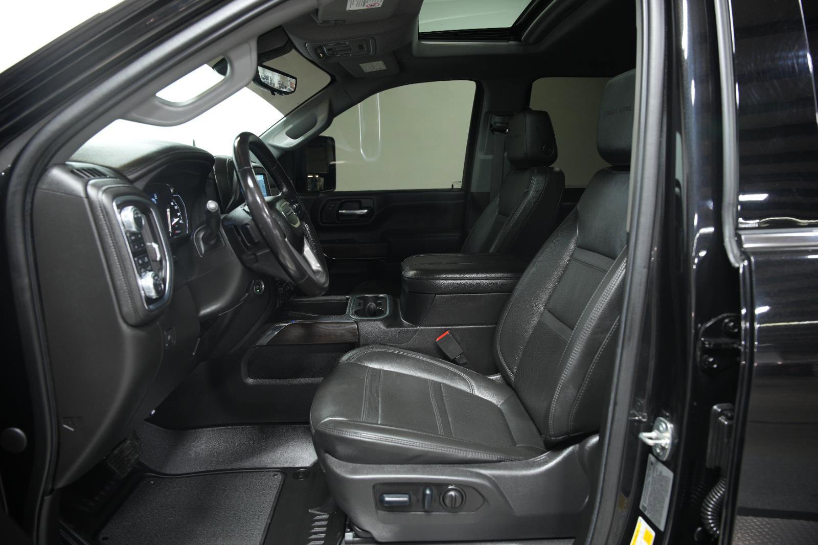 Used 2023 GMC Sierra 2500 Denali w/ Denali Black Diamond Edition image 28