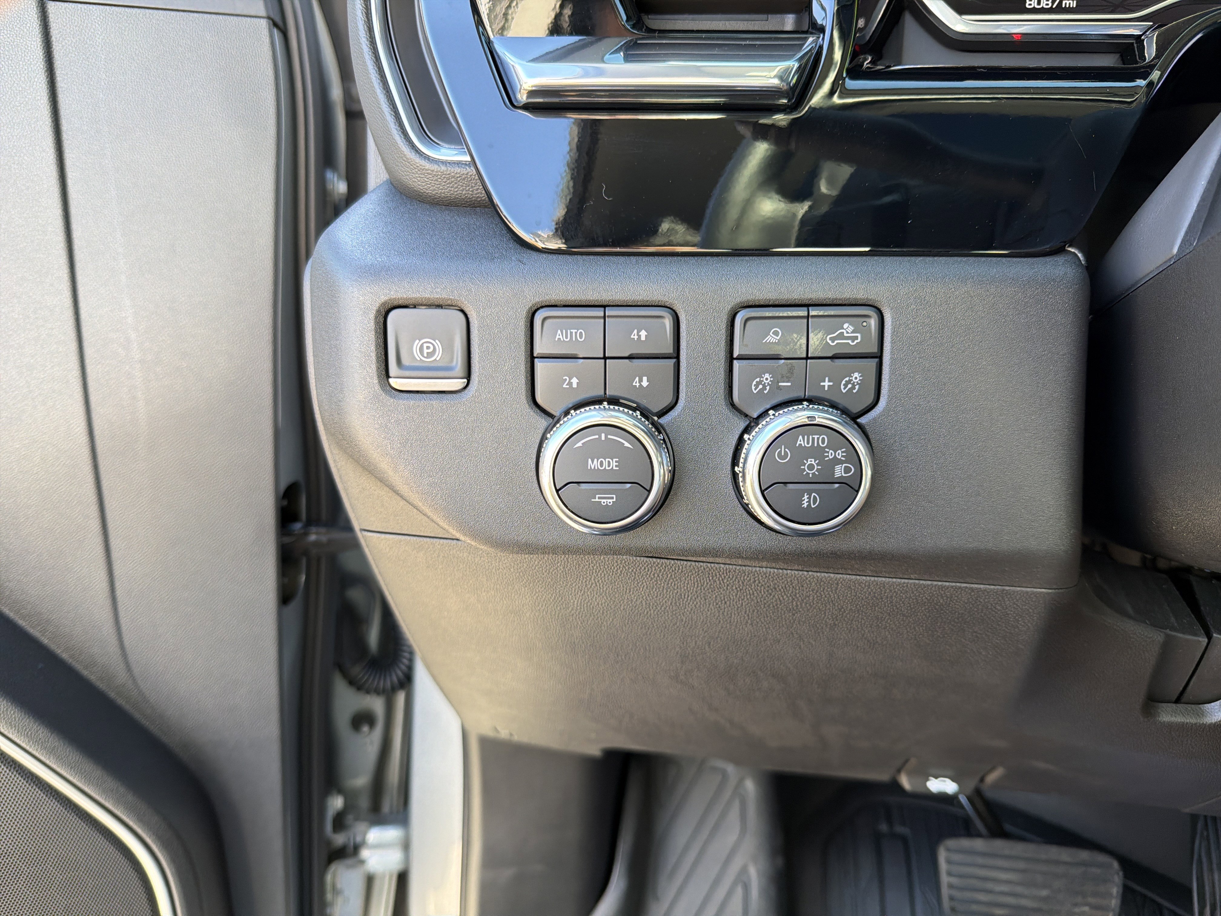 Used 2025 GMC Sierra 1500 Elevation w/ Elevation Premium Package image 13