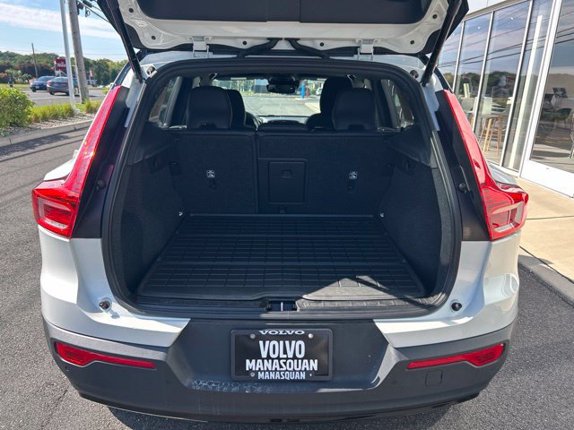 Used 2021 Volvo XC40 T5 R-Design w/ Climate Package AWD/4WD image 11