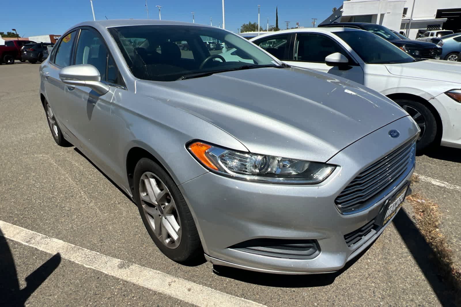 Used 2016 Ford Fusion SE FWD image 3