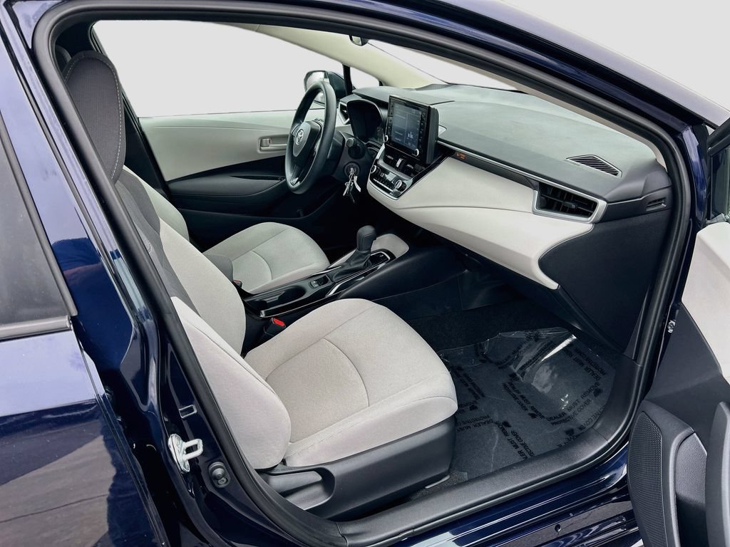 Used 2022 Toyota Corolla LE FWD image 25