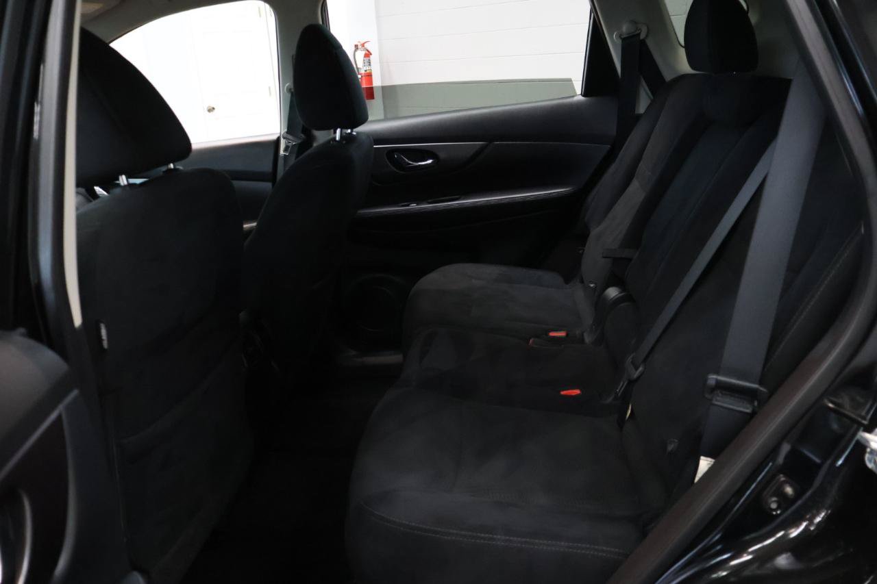 Used 2016 Nissan Rogue SV AWD/4WD image 13