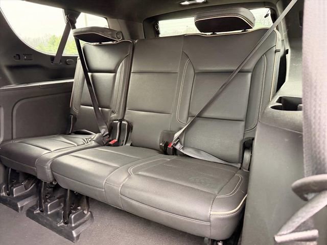 Used 2023 Chevrolet Suburban Premier image 11