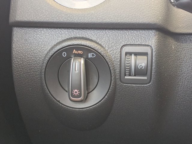 Used 2017 Volkswagen Tiguan S FWD image 11