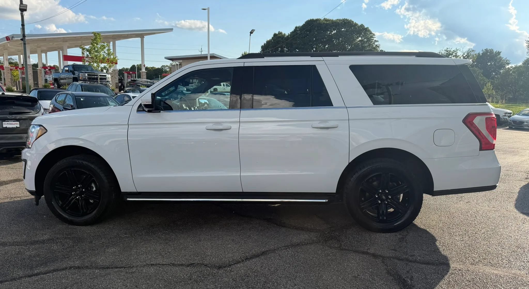 Used 2020 Ford Expedition Max XLT w/ Equipment Group 202A AWD/4WD image 2