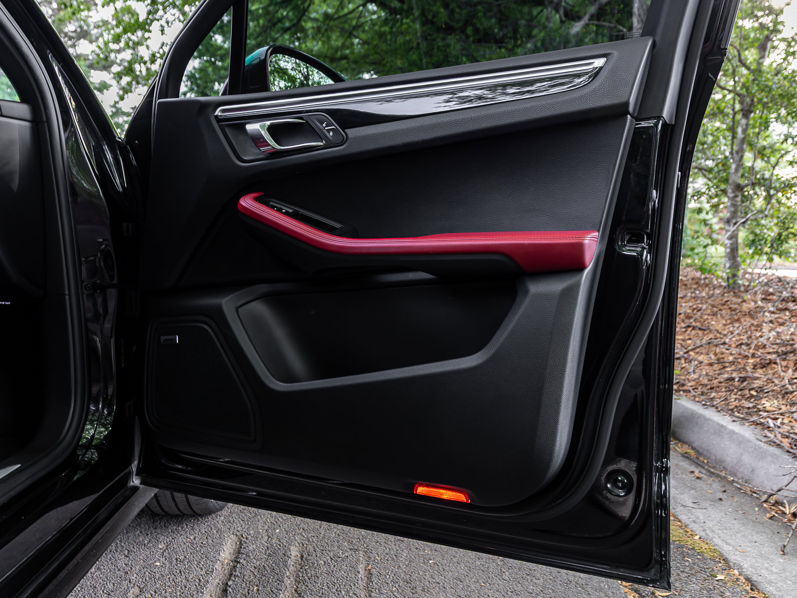 Used 2017 Porsche Macan GTS AWD/4WD image 32