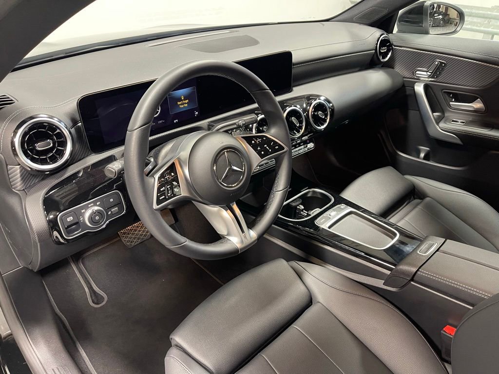 Used 2025 Mercedes-Benz CLA 250 4MATIC image 21