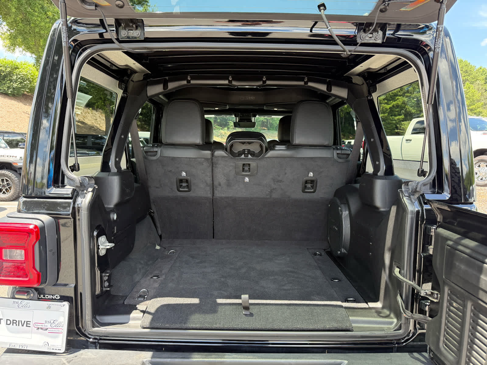 Used 2024 Jeep Wrangler Unlimited Rubicon AWD/4WD image 29