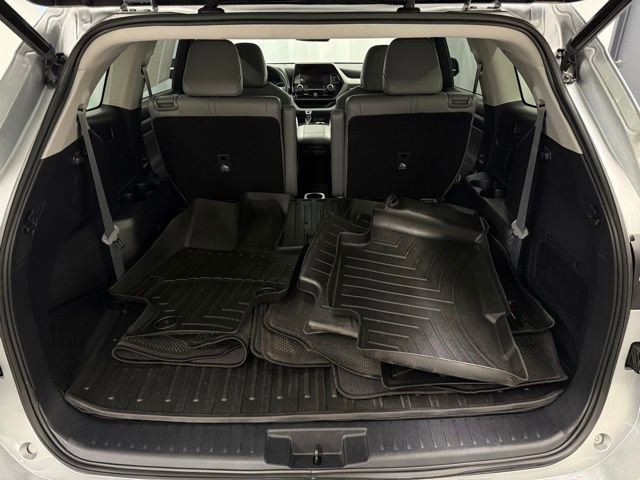 Certified 2023 Toyota Highlander XLE image 6