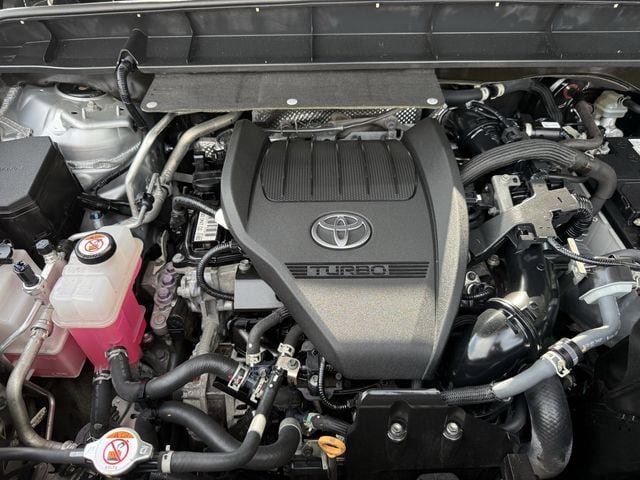 Used 2023 Toyota Highlander LE FWD image 35