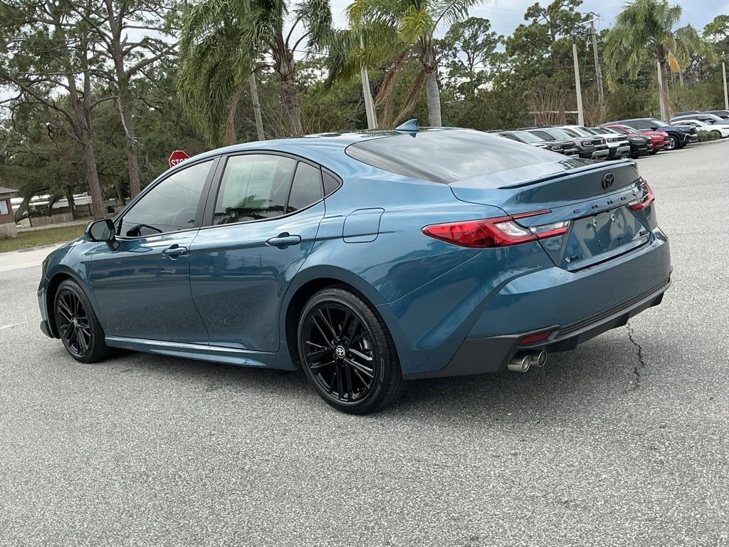 Used 2025 Toyota Camry SE image 5