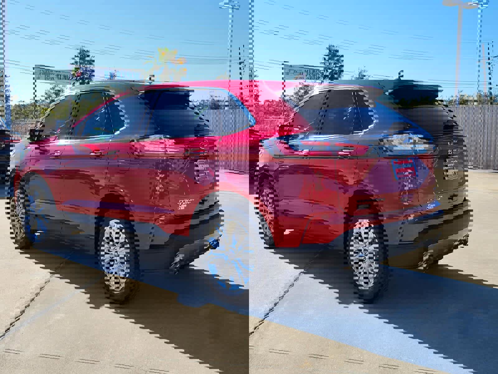 Used 2021 Ford Edge Titanium image 3