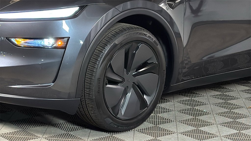 Used 2026 Tesla Model Y 2WD image 4
