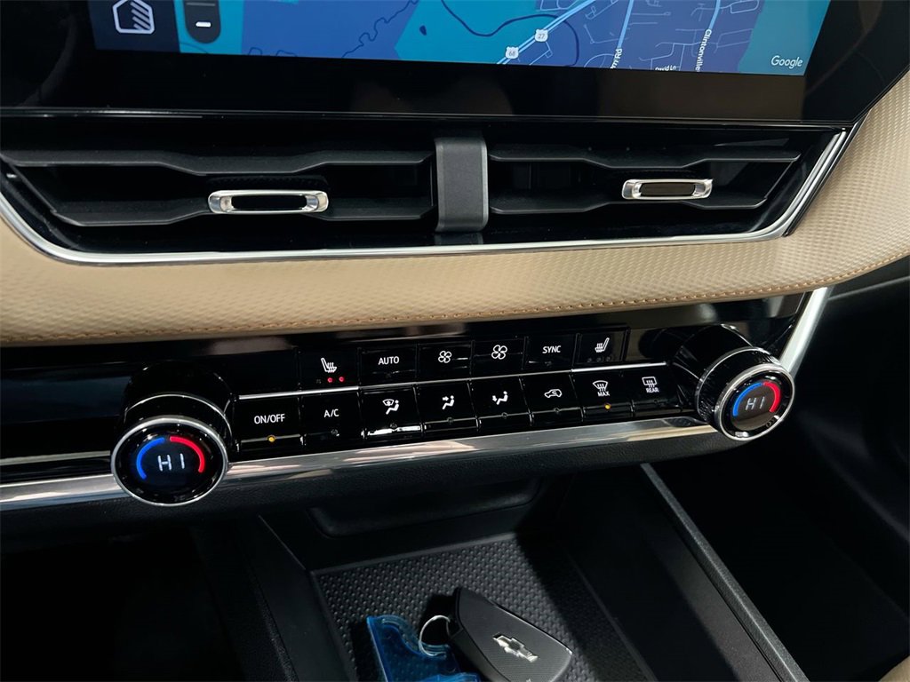 Used 2025 Chevrolet Equinox ACTIV w/ Safety and Technology Package image 16