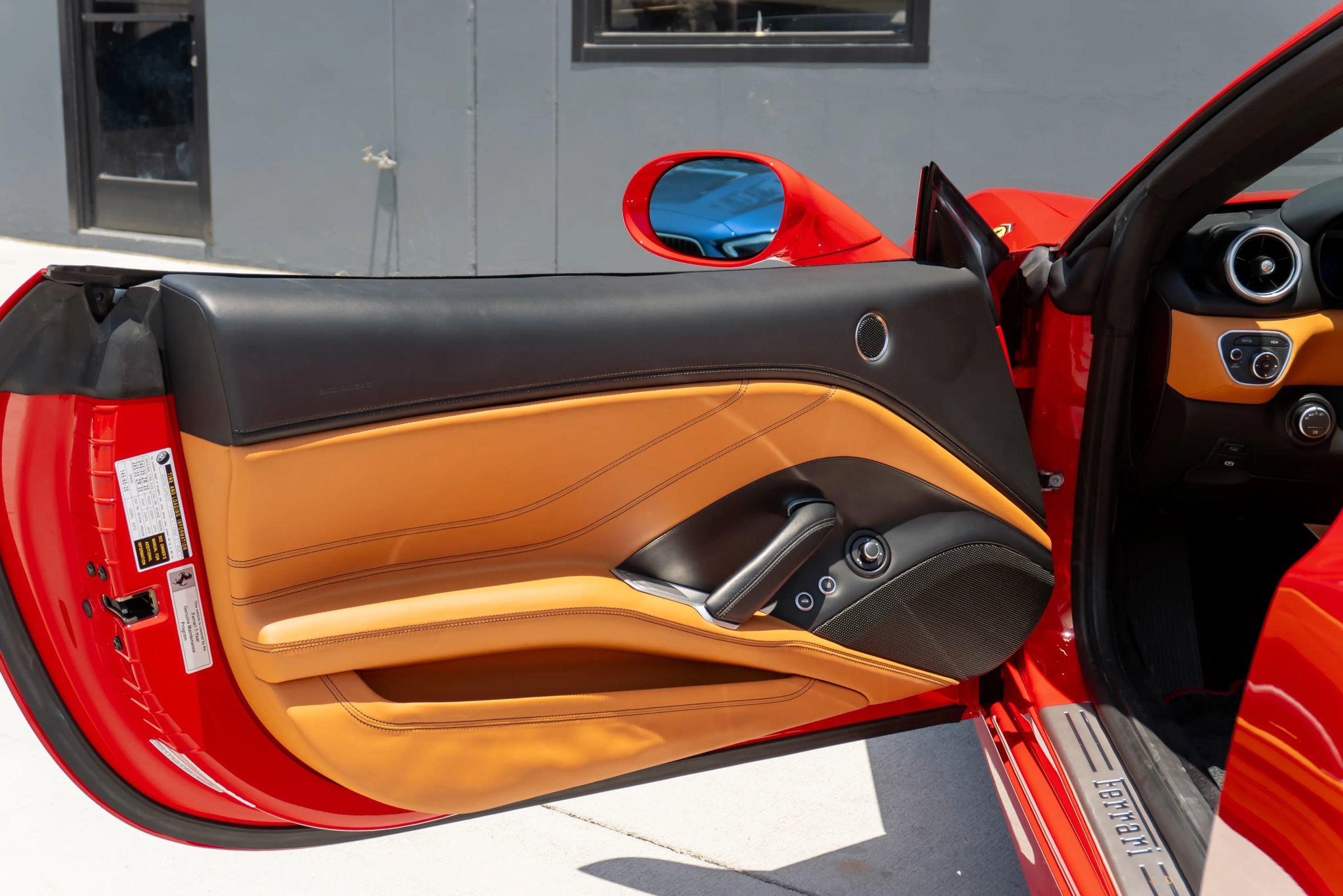 Used 2016 Ferrari California T RWD image 78