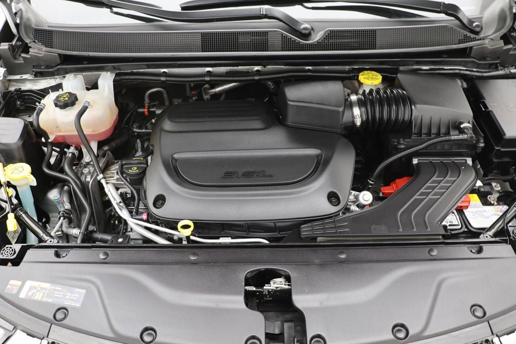 Used 2024 Chrysler Pacifica Limited FWD image 30
