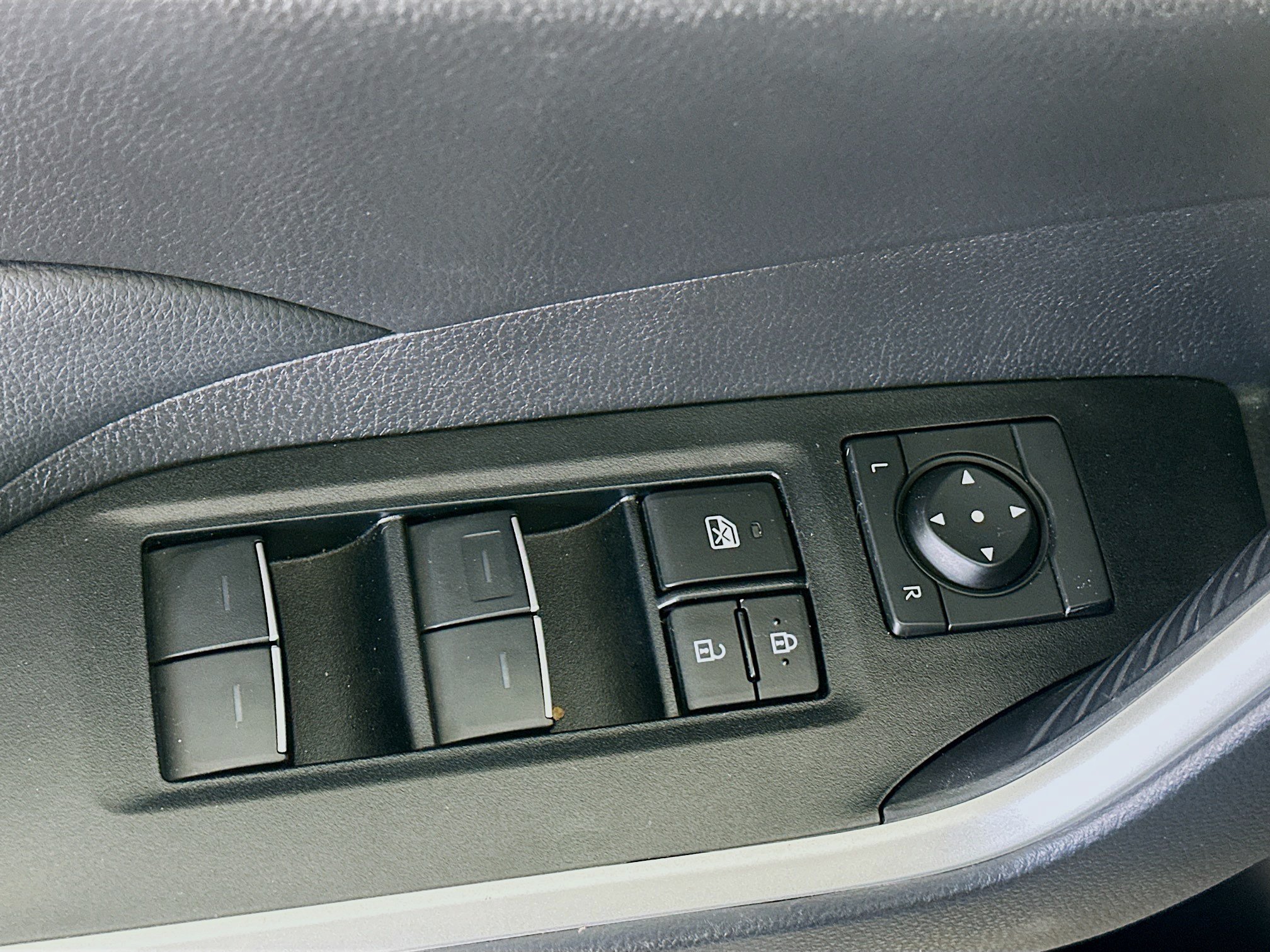 Used 2025 Toyota RAV4 XLE FWD image 15