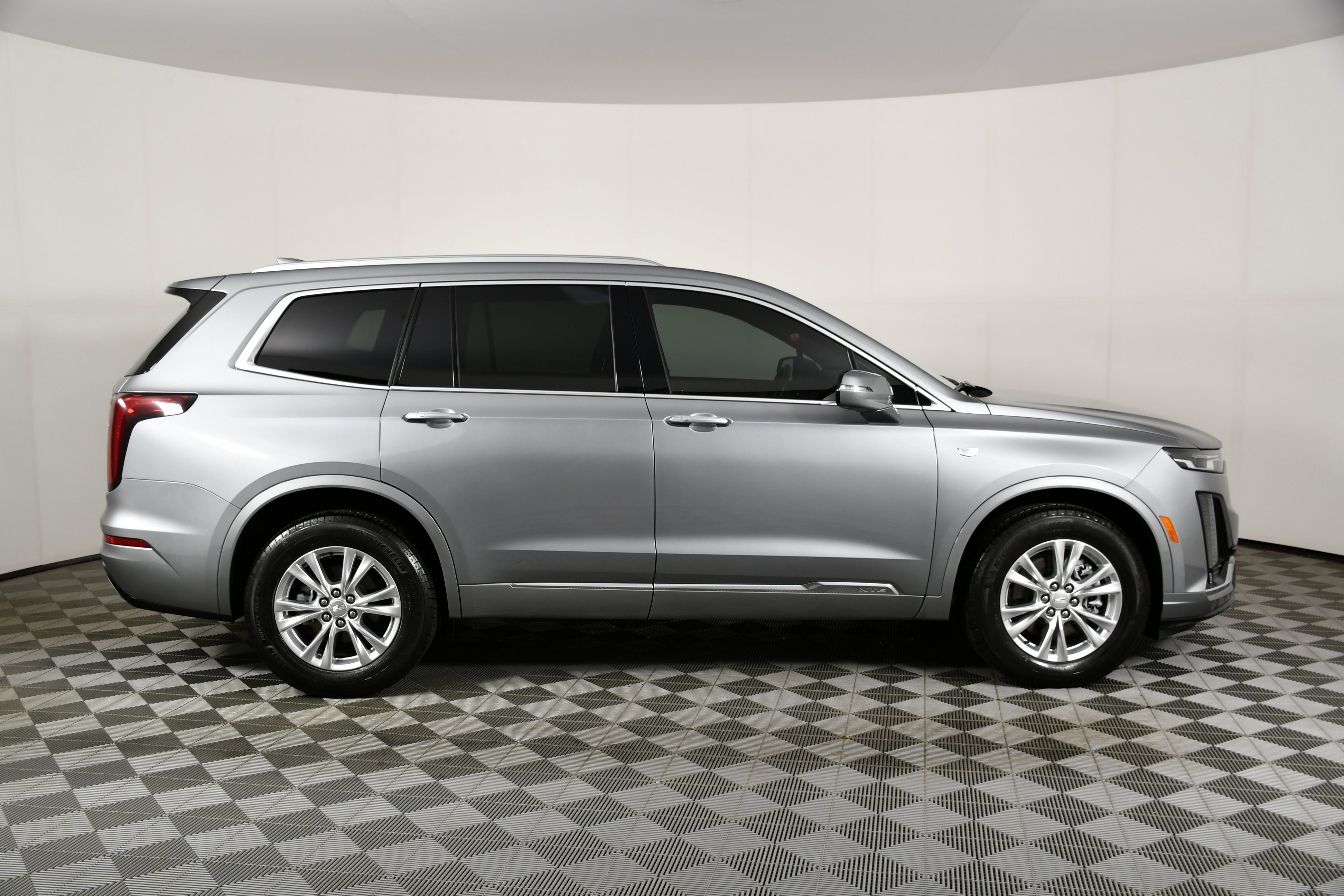 Used 2025 Cadillac XT6 Luxury image 5