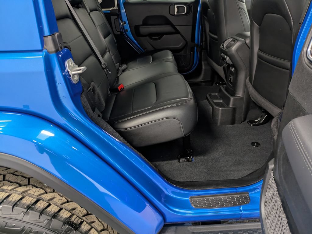Used 2022 Jeep Wrangler Unlimited Sahara AWD/4WD image 27