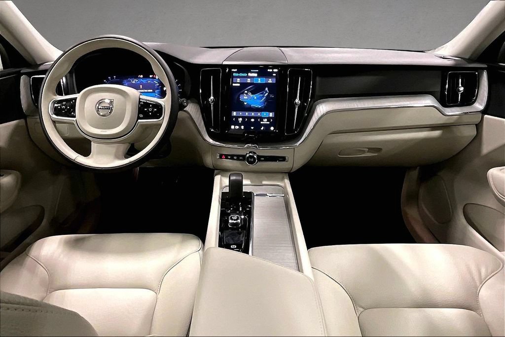 Certified 2024 Volvo XC60 B5 Plus AWD/4WD image 7
