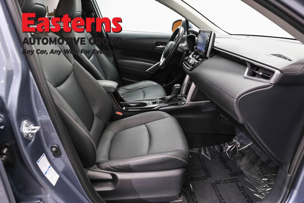 Used 2022 Toyota Corolla Cross XLE w/ Convenience Package AWD/4WD image 24