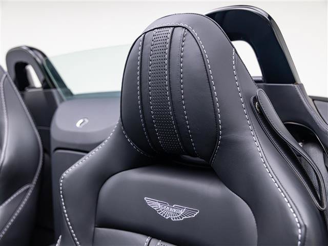 Used 2023 Aston Martin V8 Vantage Roadster RWD image 4