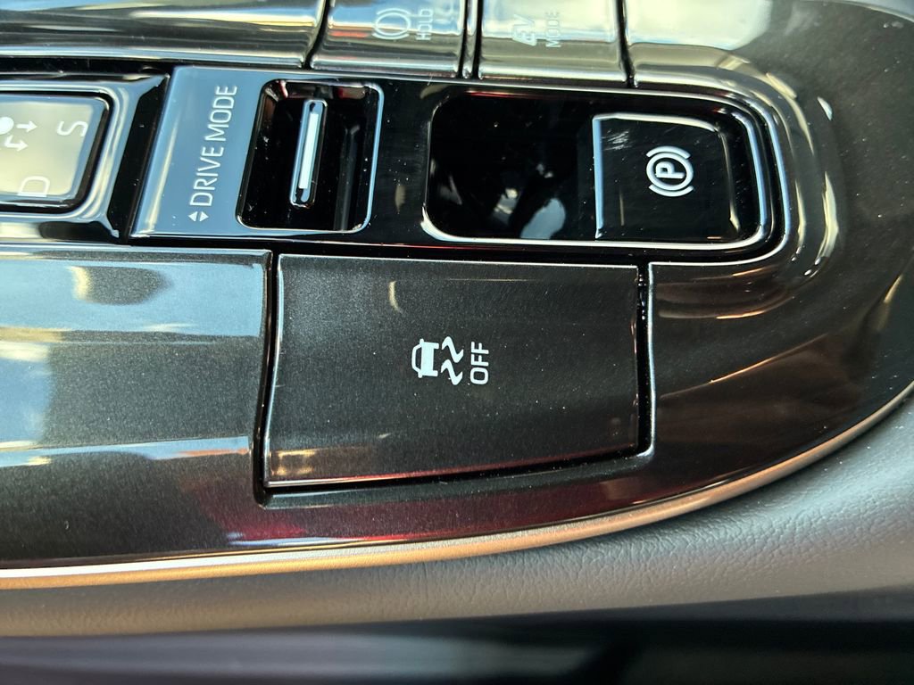 New 2025 Toyota Crown Signia image 38