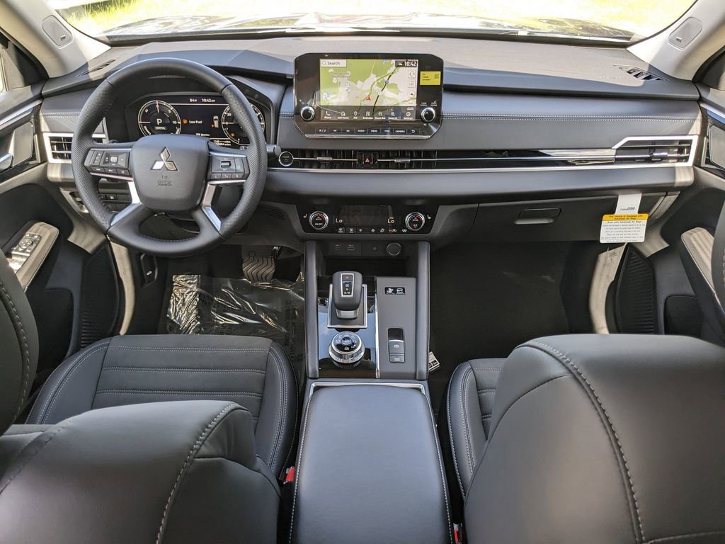 New 2025 Mitsubishi Outlander SE image 16
