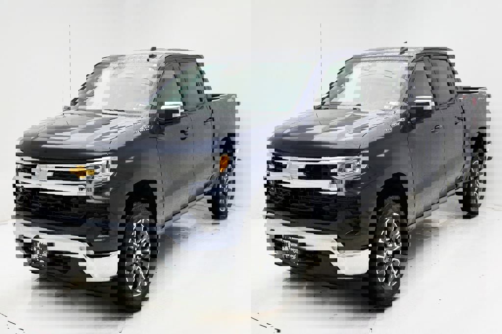 Used 2023 Chevrolet Silverado 1500 LT image 2