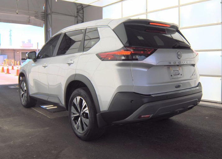 Used 2023 Nissan Rogue SV w/ SV Premium B Package FWD image 3