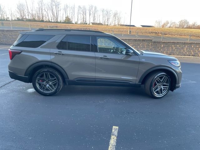 New 2026 Ford Explorer ST-Line w/ ST-Line Street Pack image 17