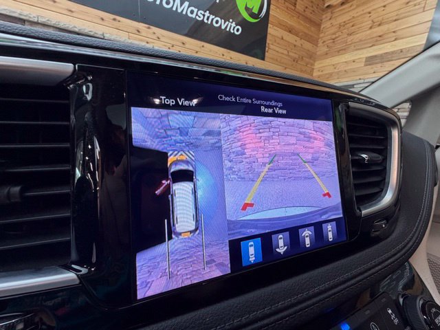 Used 2017 Chrysler Pacifica Limited FWD image 25