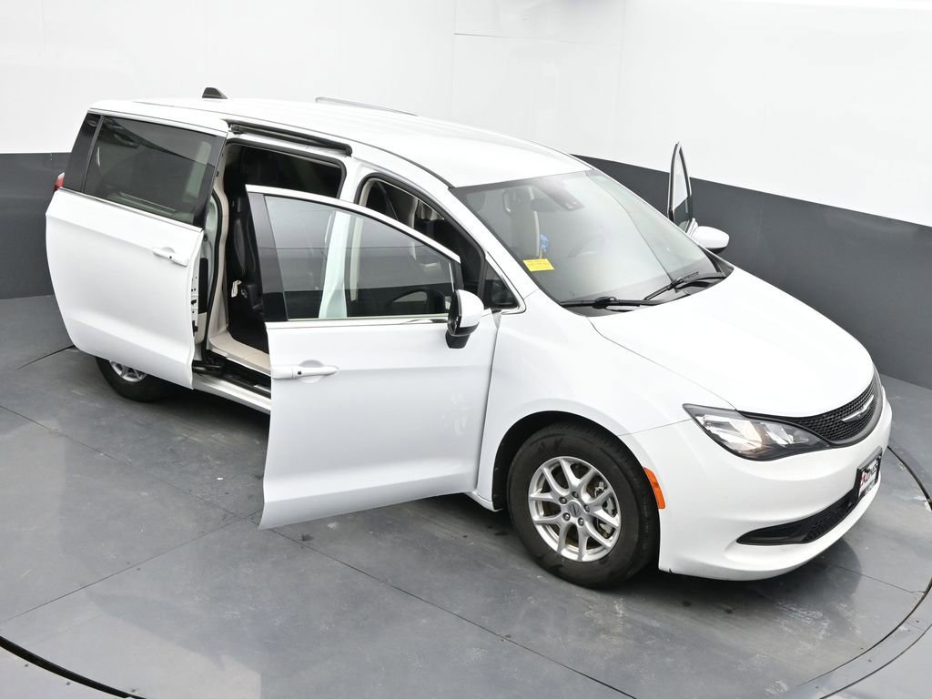 Used 2023 Chrysler Voyager LX FWD image 42