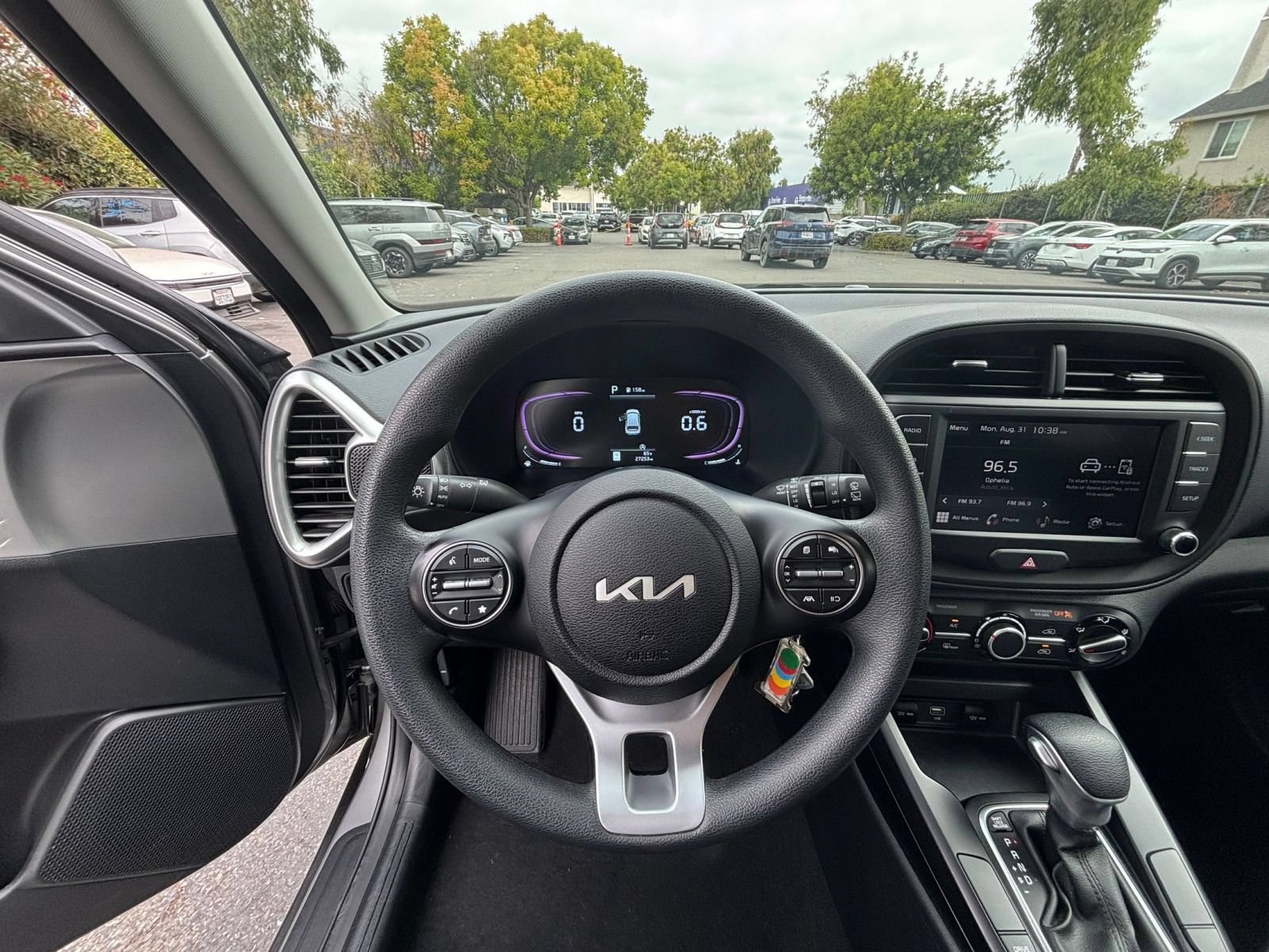Used 2025 Kia Soul LX w/ LX Technology Package FWD image 27