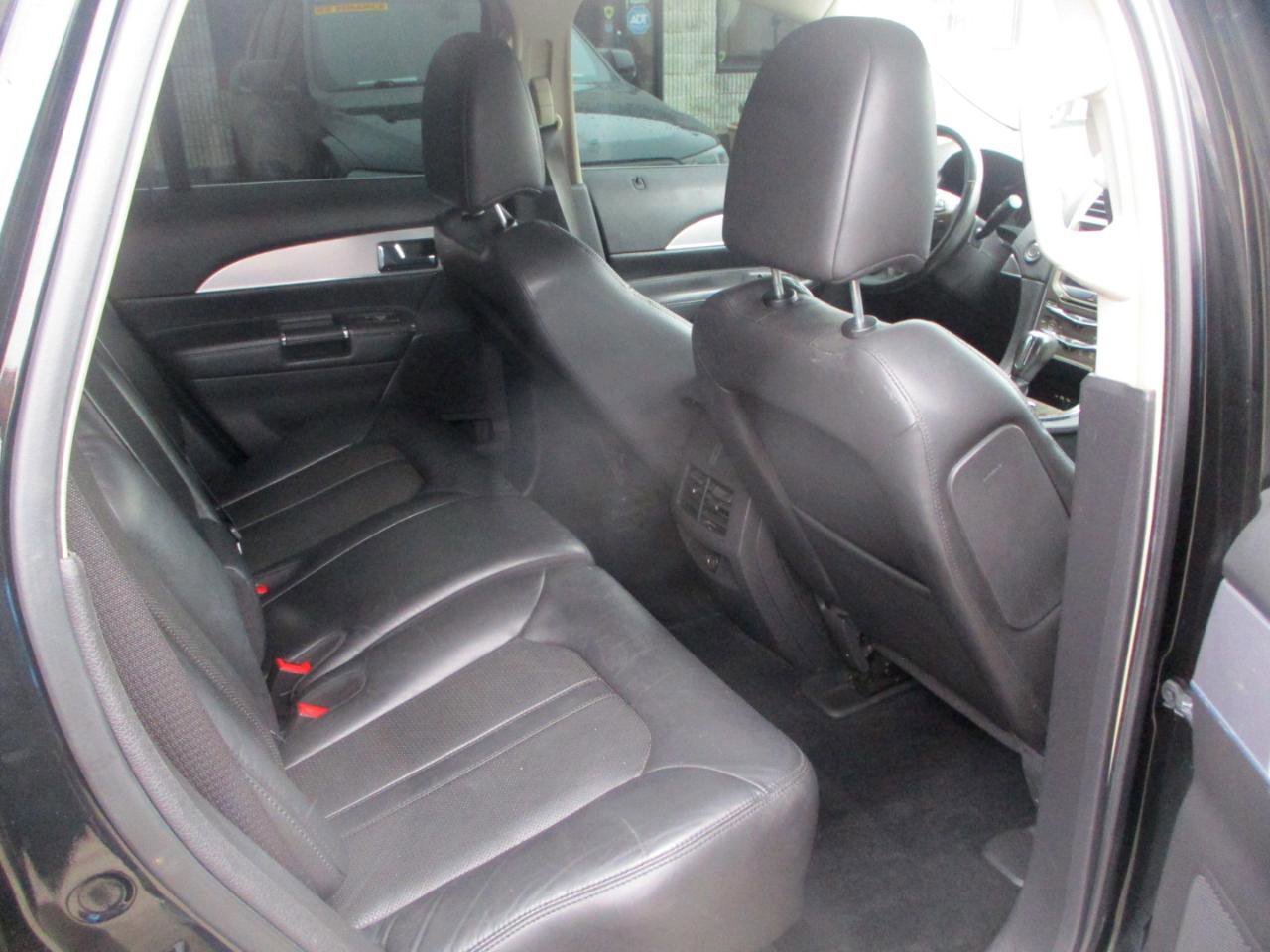 Used 2012 Lincoln MKX FWD image 9