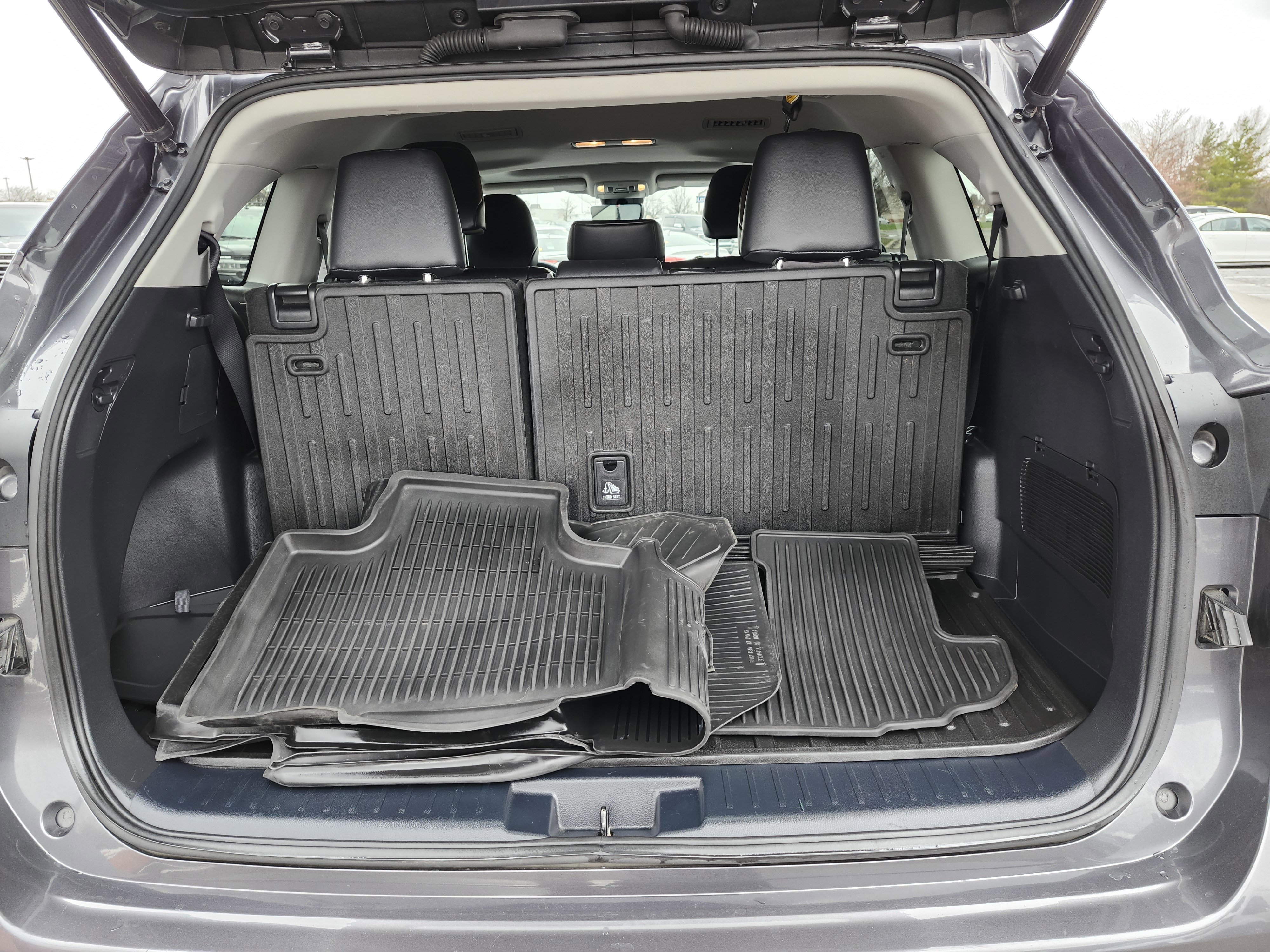 Used 2022 Toyota Highlander XLE image 28