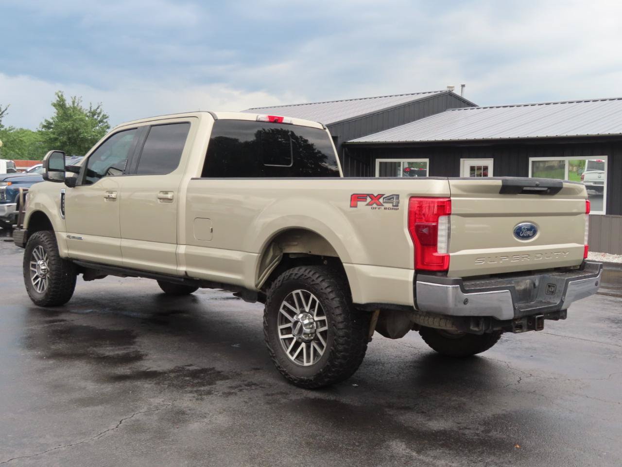 Used 2017 Ford F350 Lariat w/ Lariat Ultimate Package AWD/4WD image 4