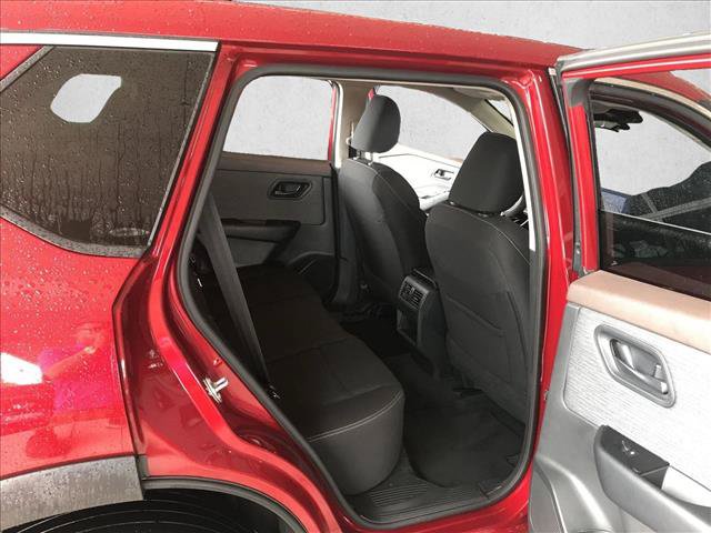 Used 2023 Nissan Rogue S AWD/4WD image 18