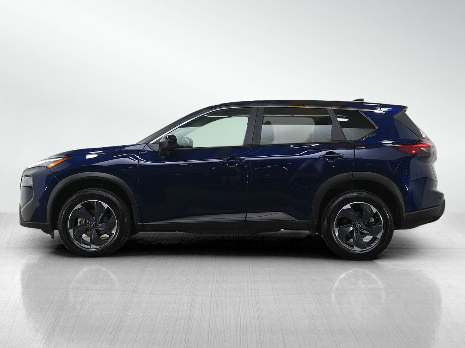 Used 2025 Nissan Rogue SV image 2