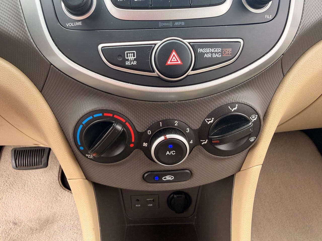 Used 2014 Hyundai Accent GLS FWD image 39