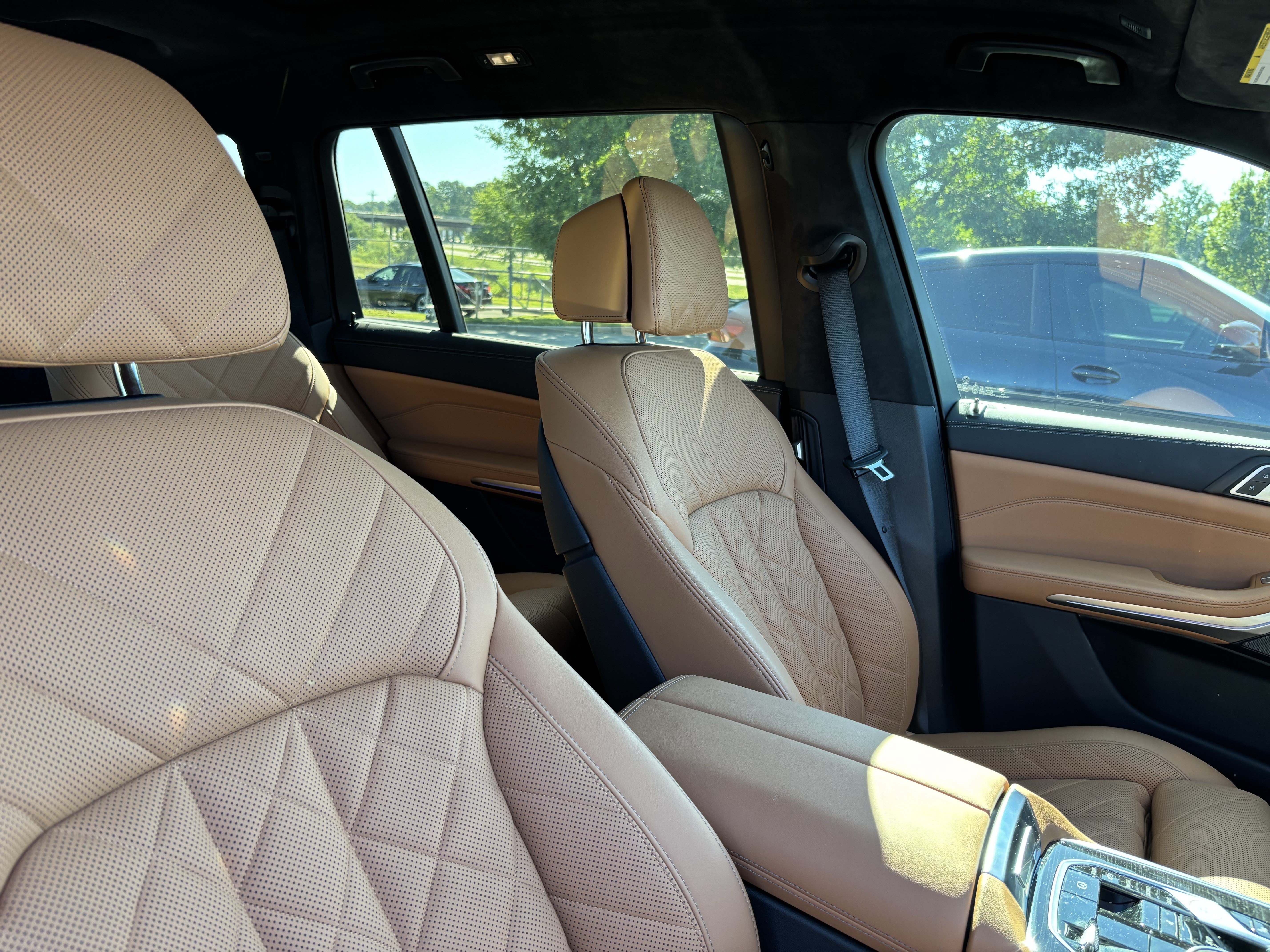 Certified 2025 BMW X7 xDrive40i w/ M Sport Package AWD/4WD image 34