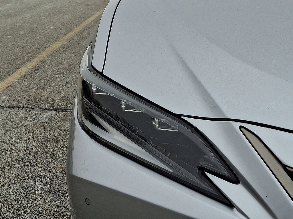 Used 2023 Lexus ES 300h F Sport image 28