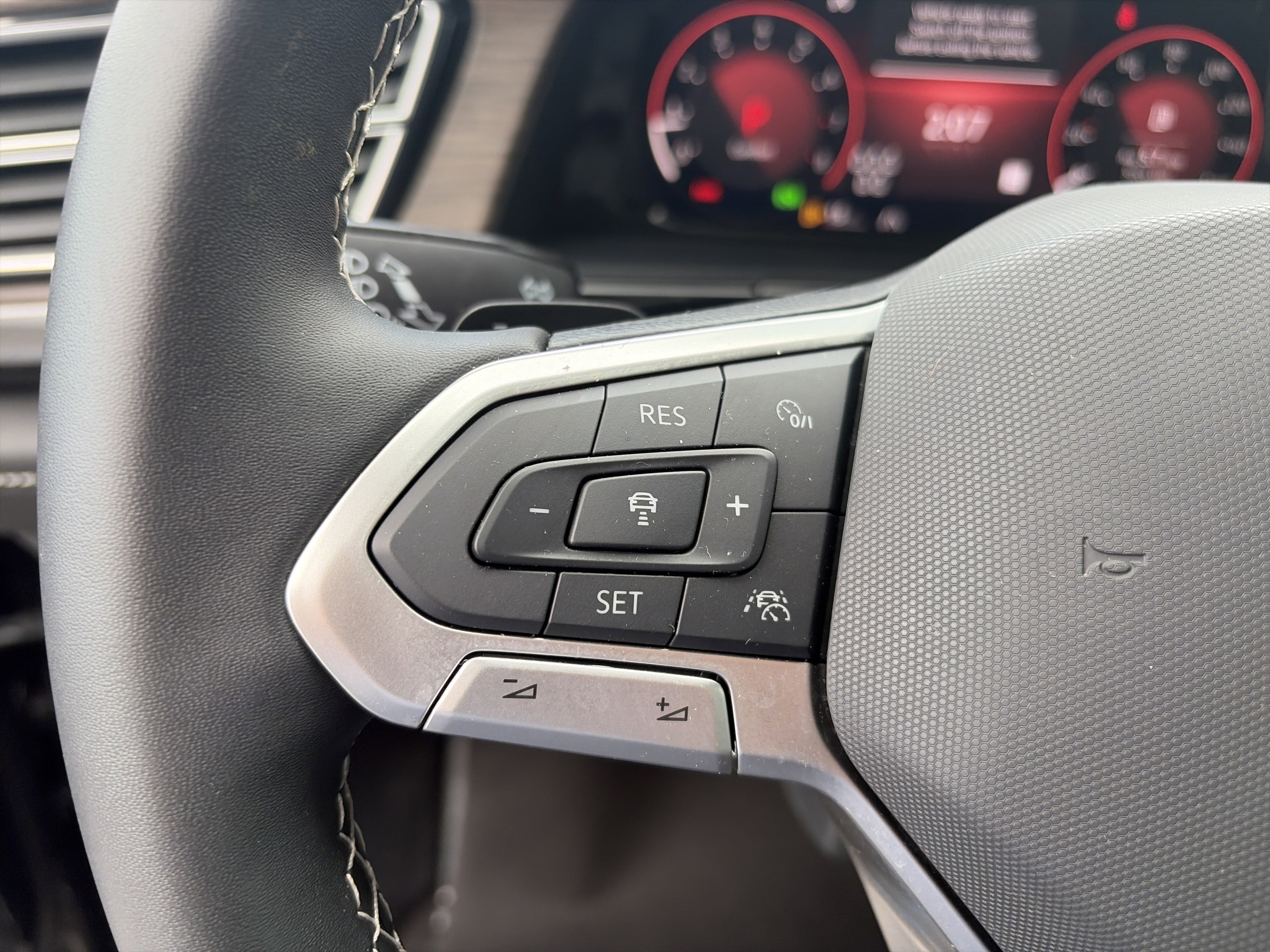 Used 2024 Volkswagen Atlas SEL image 44