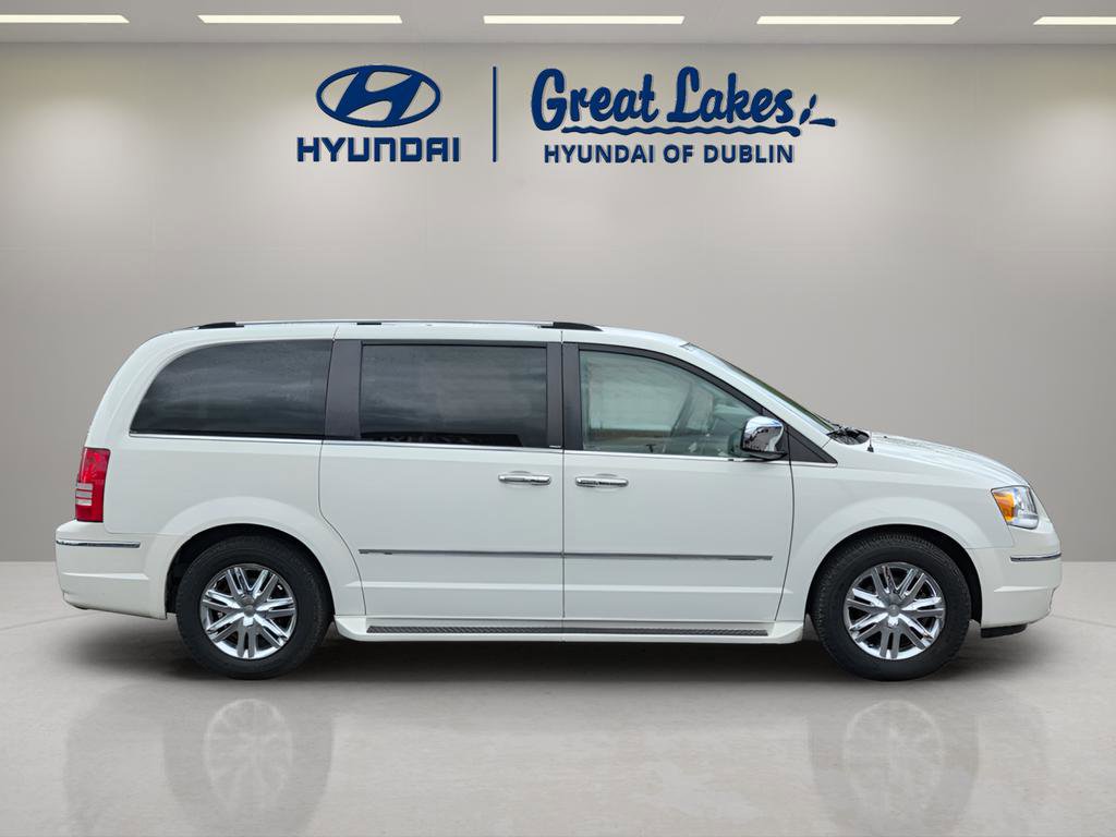 Used 2009 Chrysler Town & Country Limited w/ Entertainment Group #3 FWD image 6