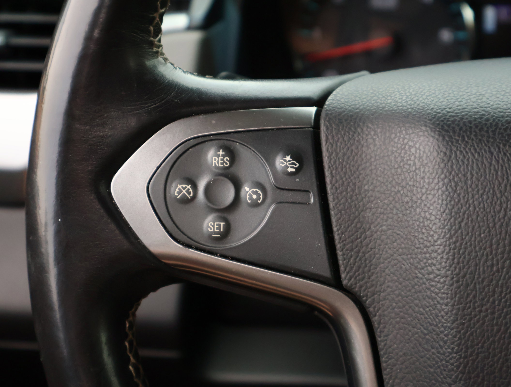 Used 2015 Chevrolet Suburban LT RWD image 15